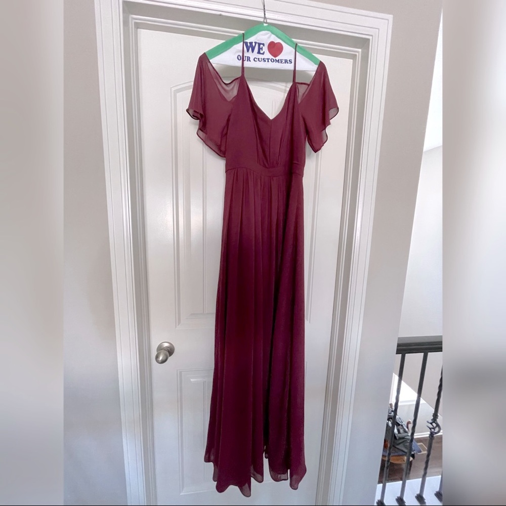 ⭐️Lulus off the shoulder bridesmaid dress
